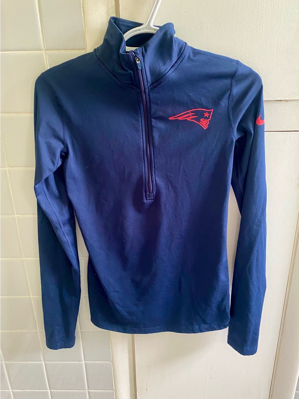 Women’s New England Patriots Nike Long-Sleeved Top, Sz. Small